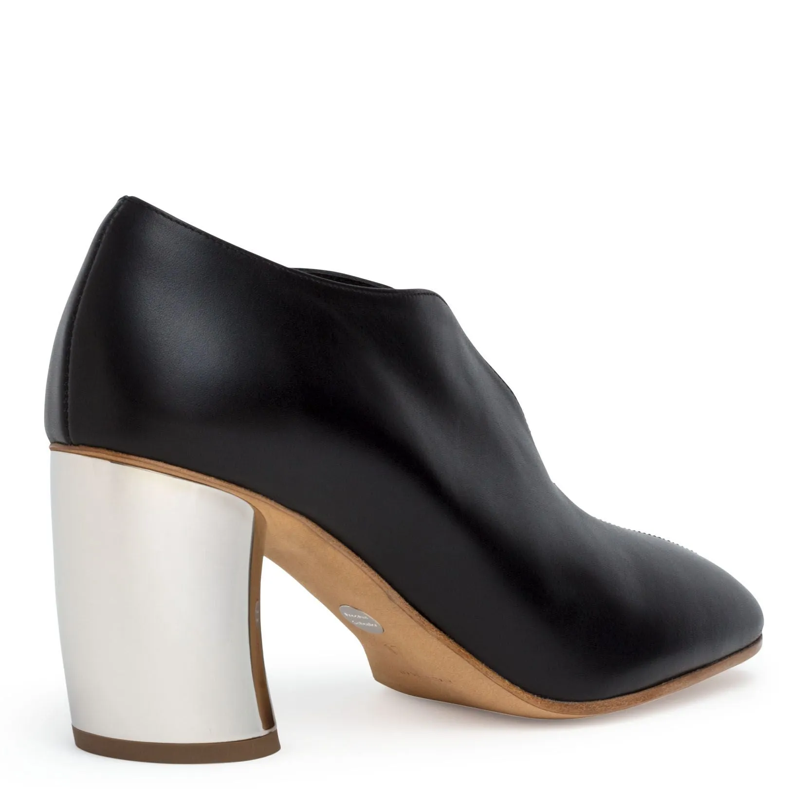 Curved heel 70 black pumps