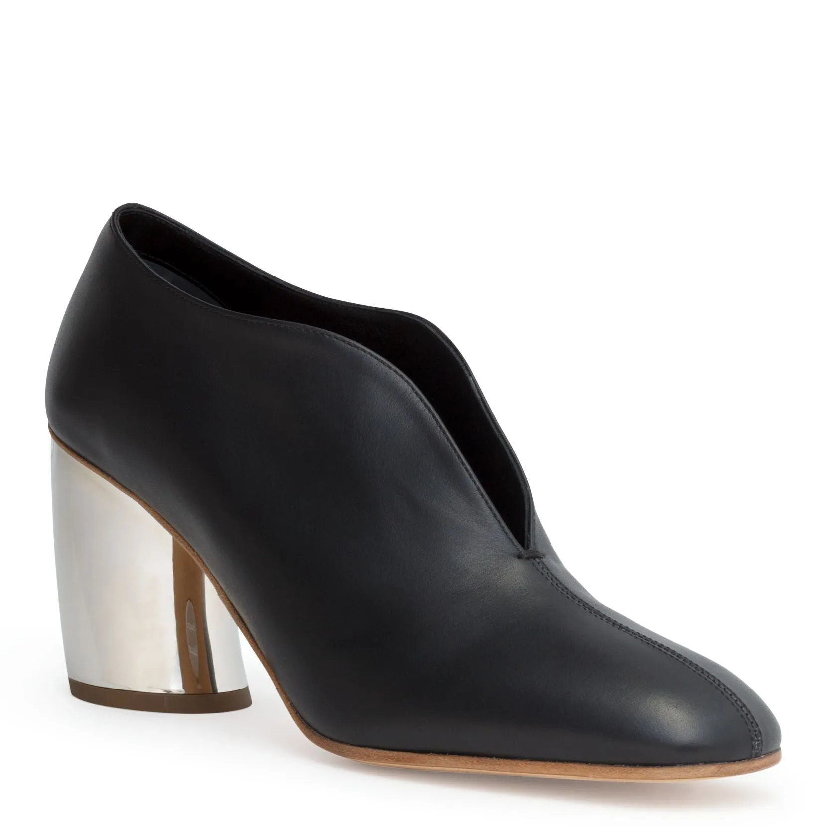 Curved heel 70 black pumps
