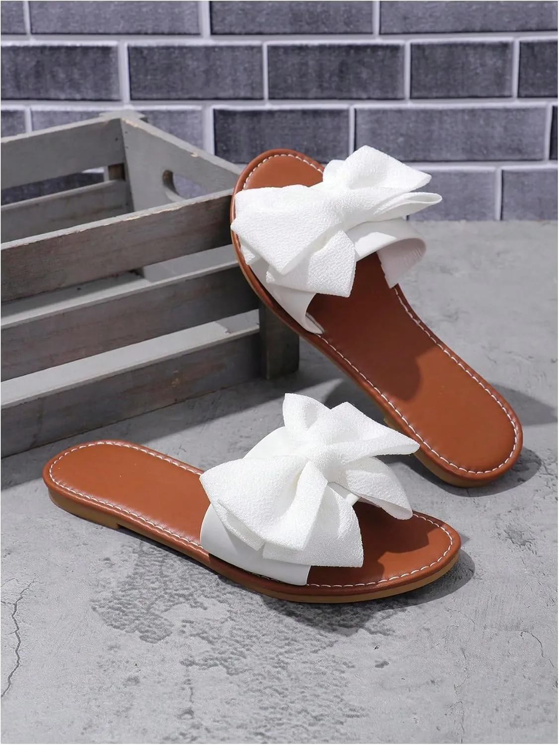 GORGLITTER Women's Bow Flat Sandal Open Toe Slippers Comfy Trendy 2025 Summer Beach Sandals Lightweight