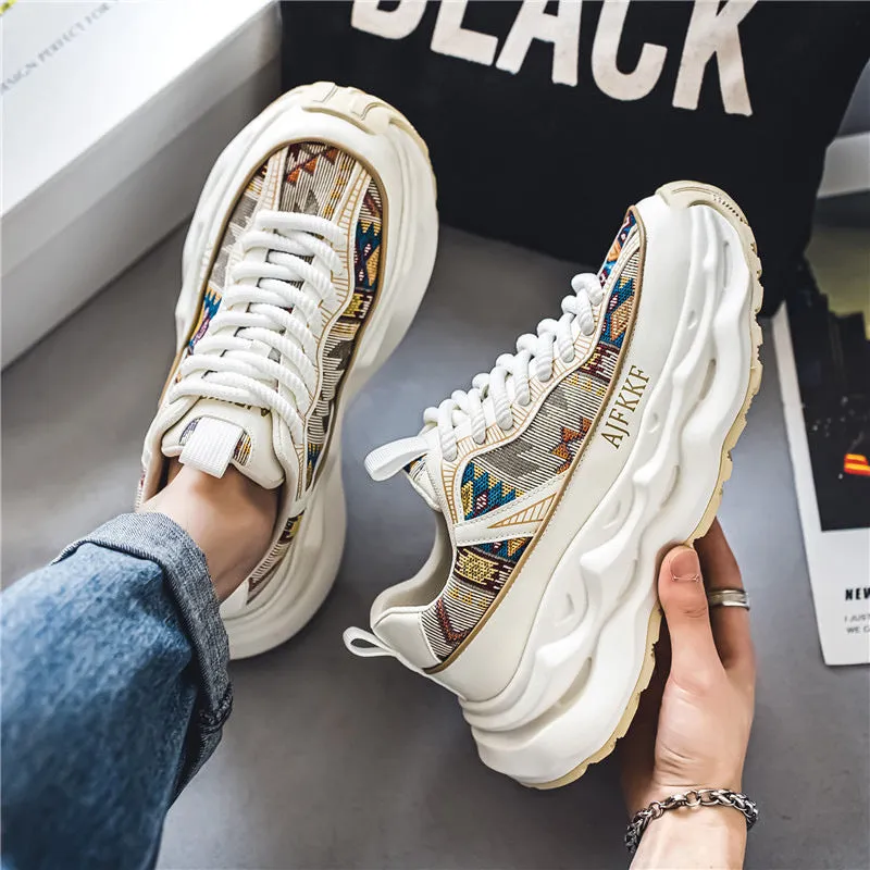Leichte Sneaker mit Höheneffekt