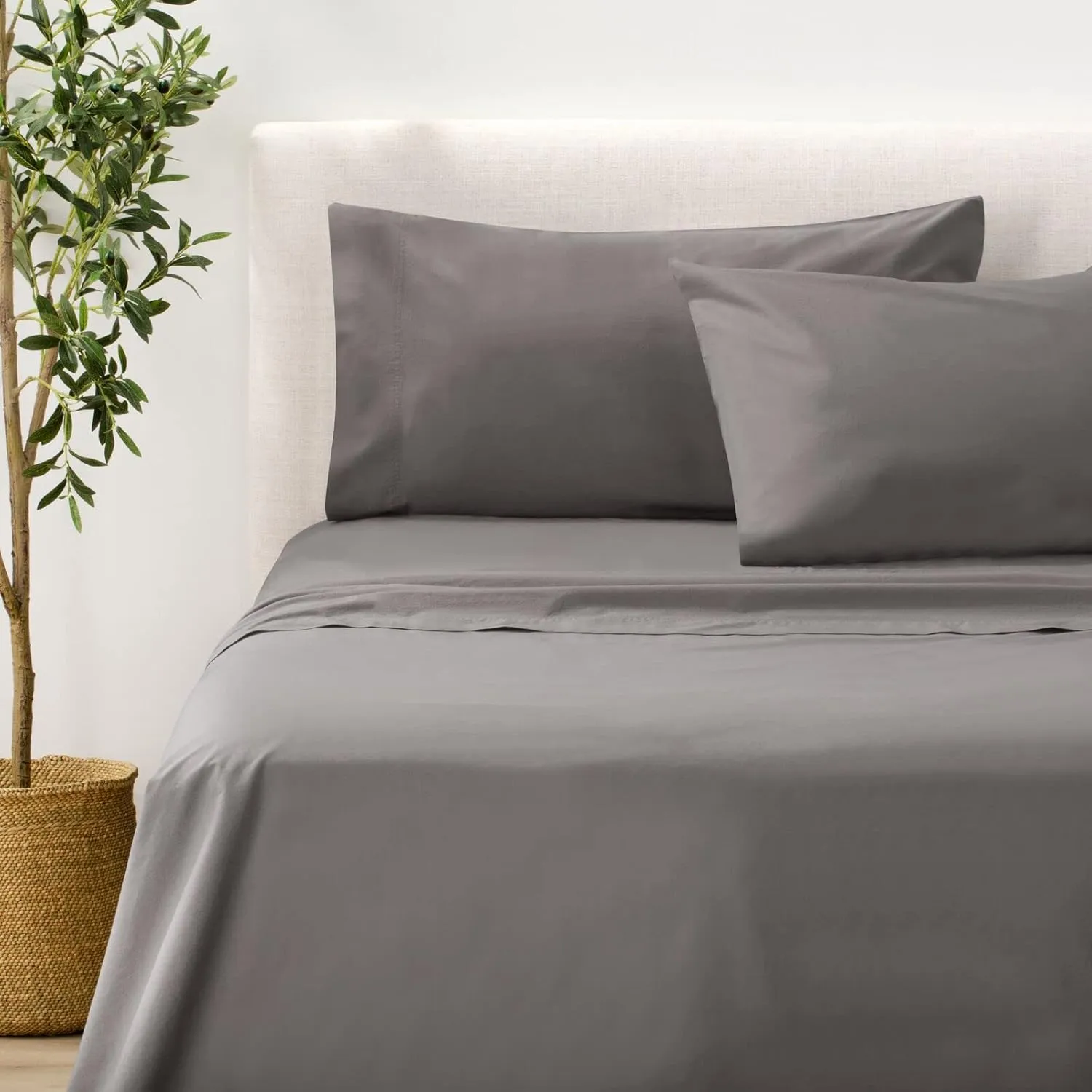 Nate Home by Nate Berkus 200TC 100% Cotton Percale 4-Piece Sheet Set | Crisp, Cool, Breathable Bedding from mDesign - King Size, 1 Flat Sheet/1 Fitted Sheet/2 Pillowcases, Charcoal (Dark Gray)