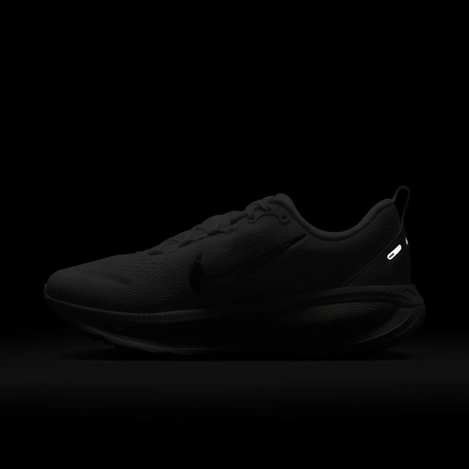 Nike Women's Vomero 18 Sneaker