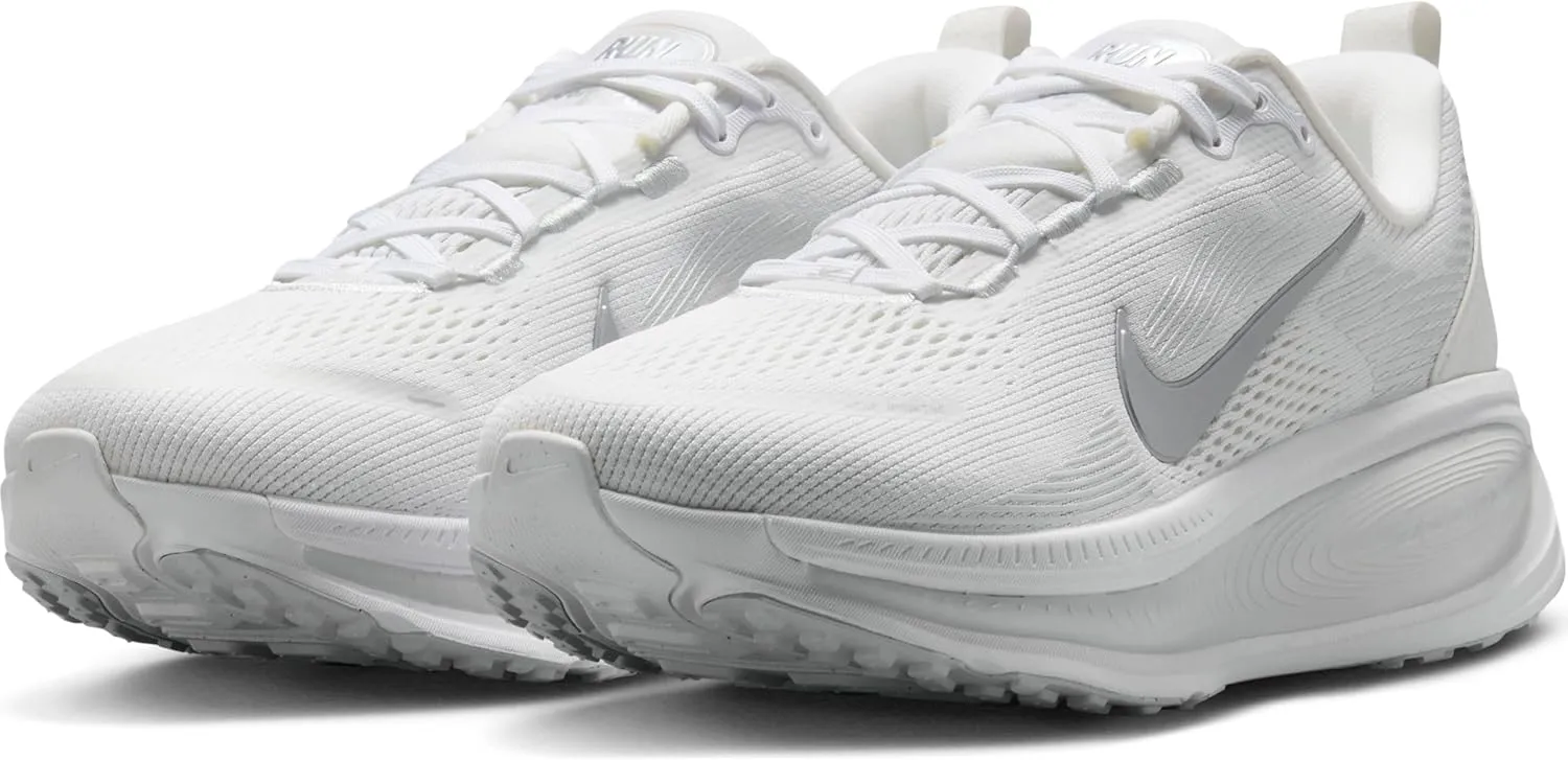 Nike Women's Vomero 18 Sneaker