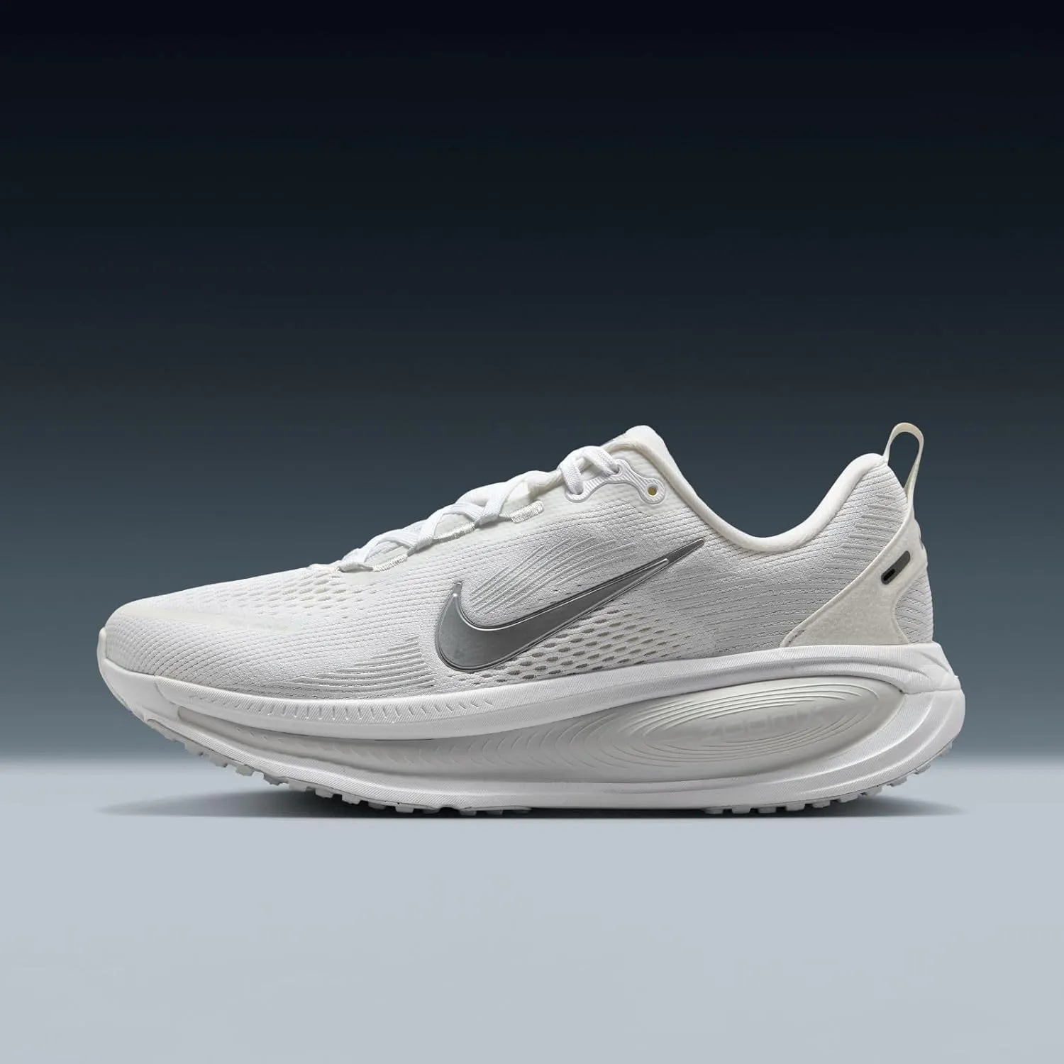 Nike Women's Vomero 18 Sneaker