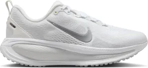 Nike Women's Vomero 18 Sneaker