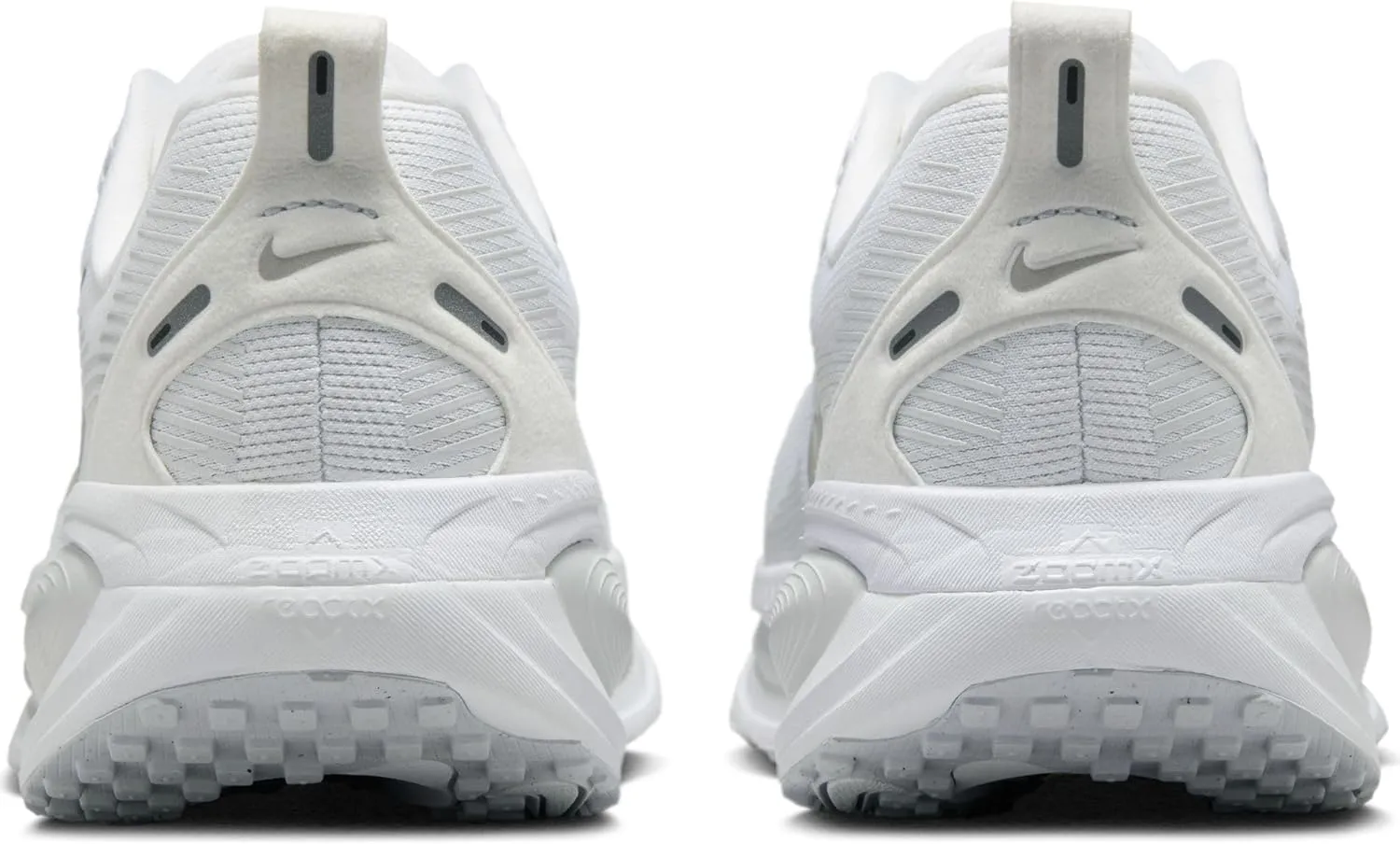 Nike Women's Vomero 18 Sneaker