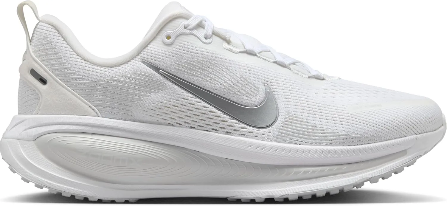Nike Women's Vomero 18 Sneaker