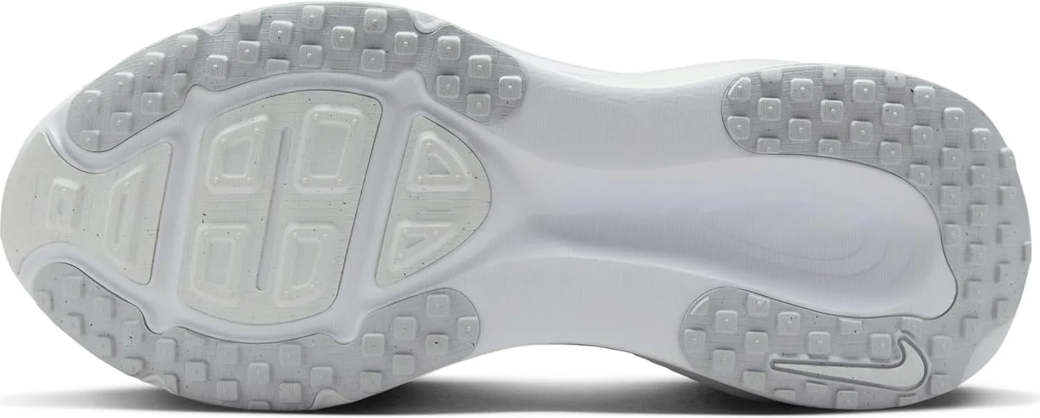 Nike Women's Vomero 18 Sneaker