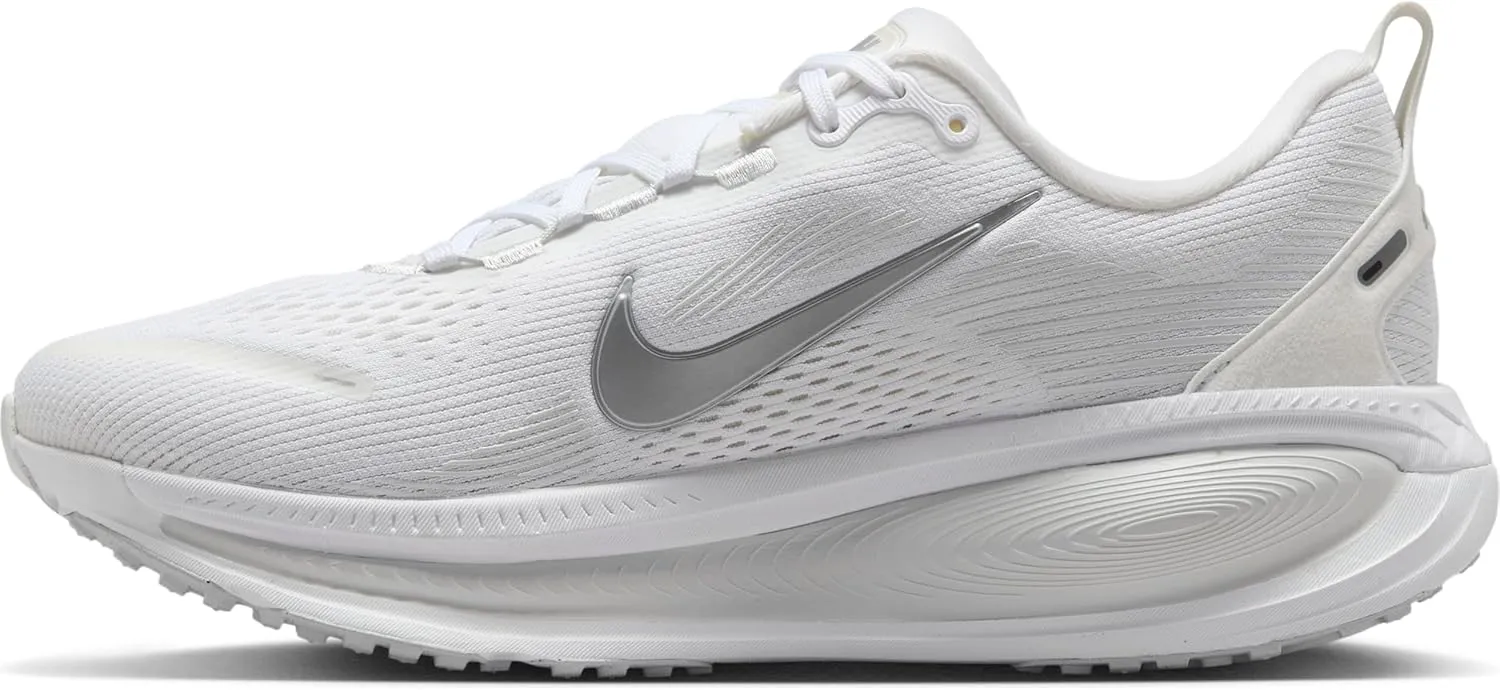 Nike Women's Vomero 18 Sneaker