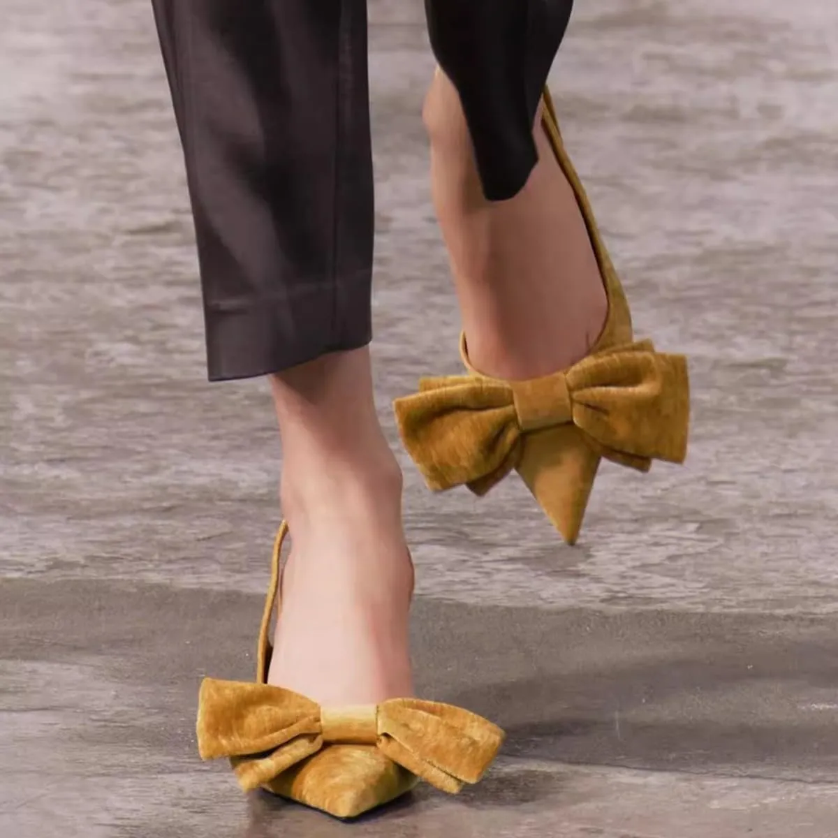 Women's Fabric Slingback High Heel Pump Bow Detail On The Front Elastic Strap Around The Back Pointed Toe Wedding Party Office Dance Shoes